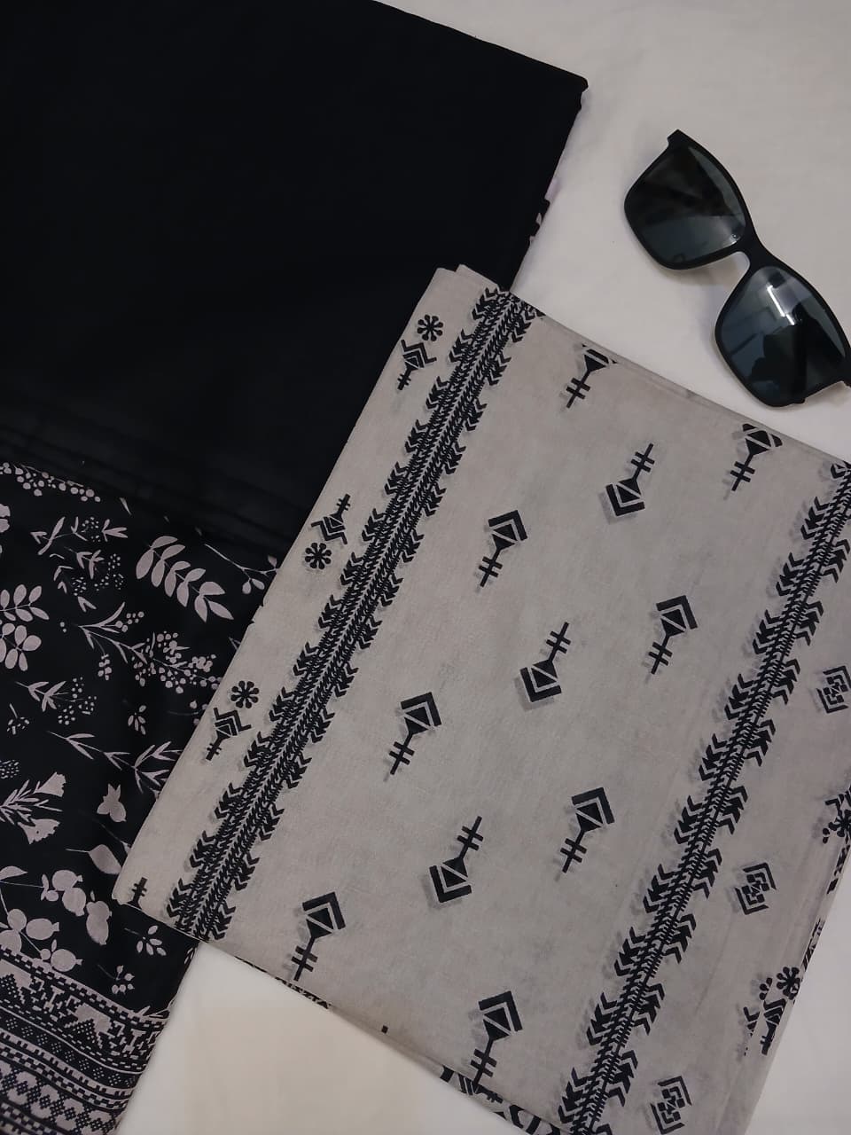 Unstitched printed lawn 3 piece suit